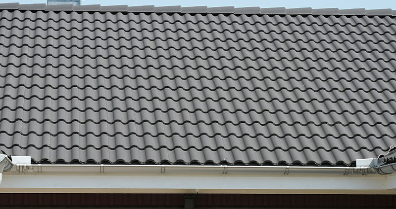 Cserépfedéses tetők szigetelése: A hagyomány és a modern technika találkozása