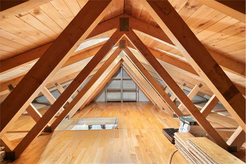 Szeglemezes tetőszerkezet szigetelése: Modern technológia, új kihívások